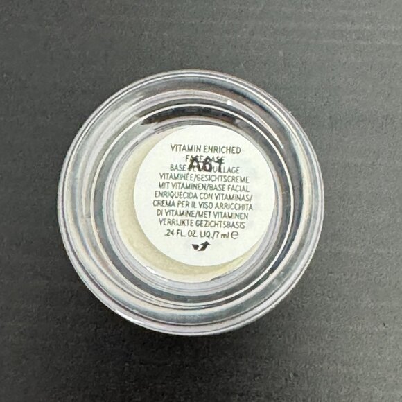 Bobbi Brown Vitamin Enriched Face Base - Picture 7 of 16